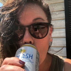 Meet your Posher, Esther